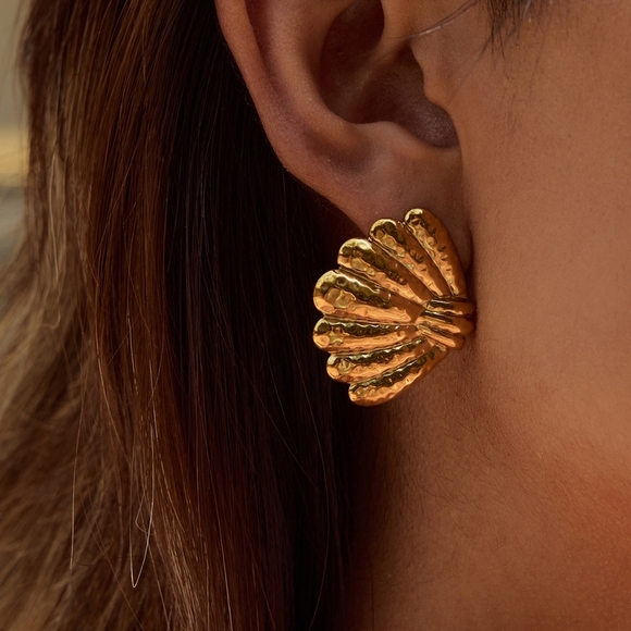 Nwt Non Tarnish Sea Shell Earrings Heaven Mayhem Inspired - Picture 1 of 6